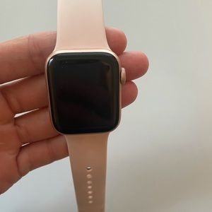Rose gold Apple Watch series 4. Lightly used with mini scratches. 40mm